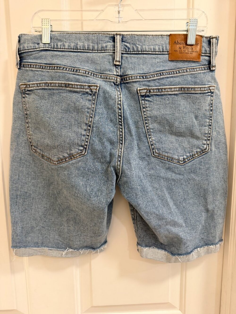 Abercrombie Men’s Light Wash Denim Shorts Size 33 - Picture 3 of 8